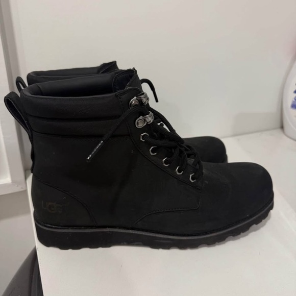 Uggs waterproof boots - Picture 1 of 3